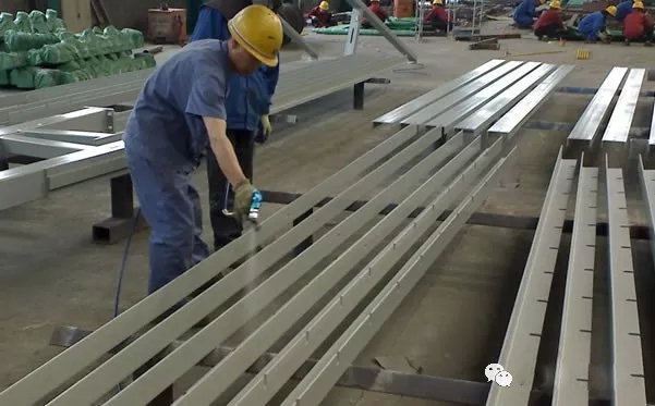 弘方：丙烯酸聚氨酯漆漆膜黃成因