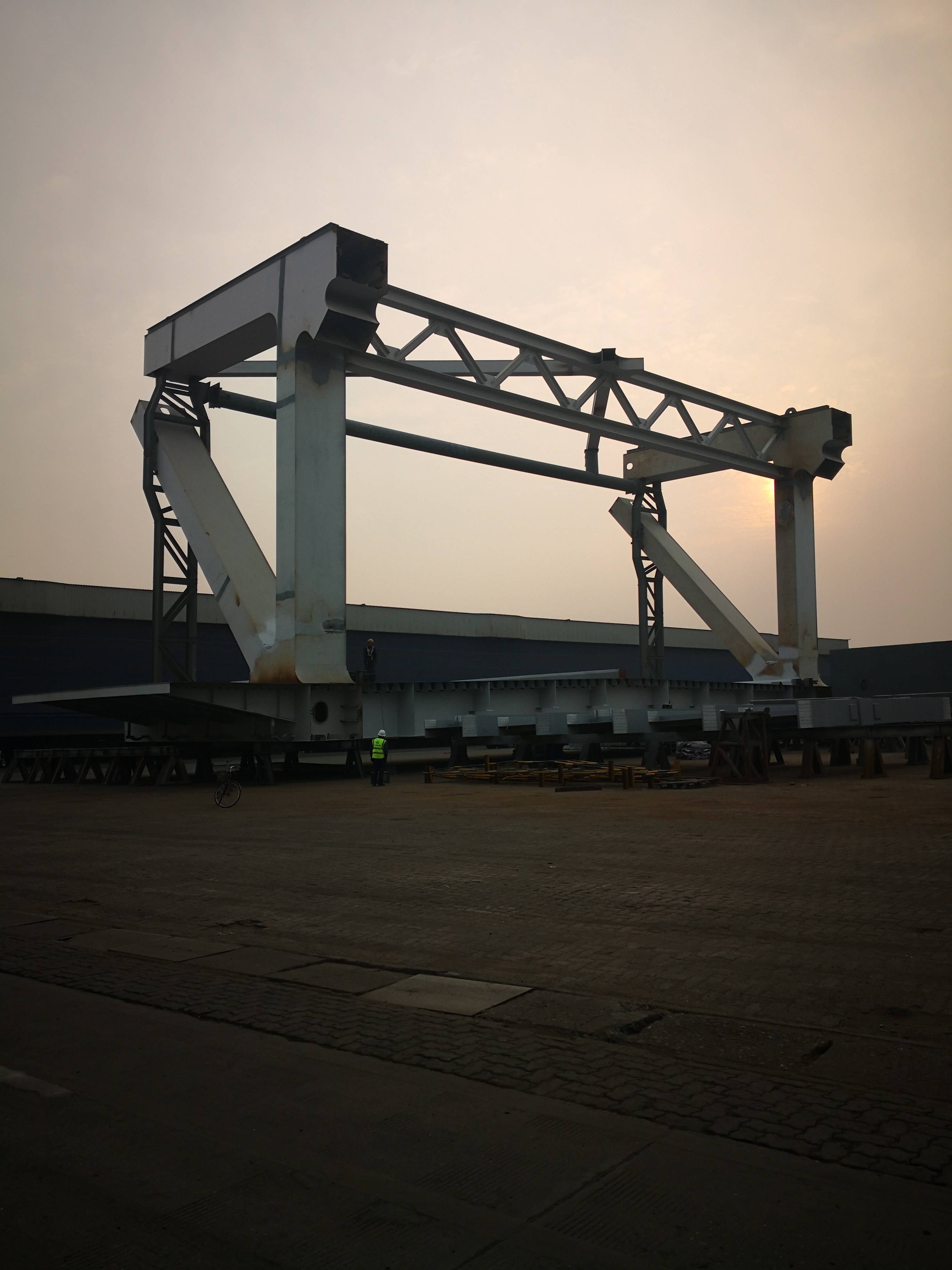 環(huán)氧云鐵中間漆在工業(yè)防腐中重要性