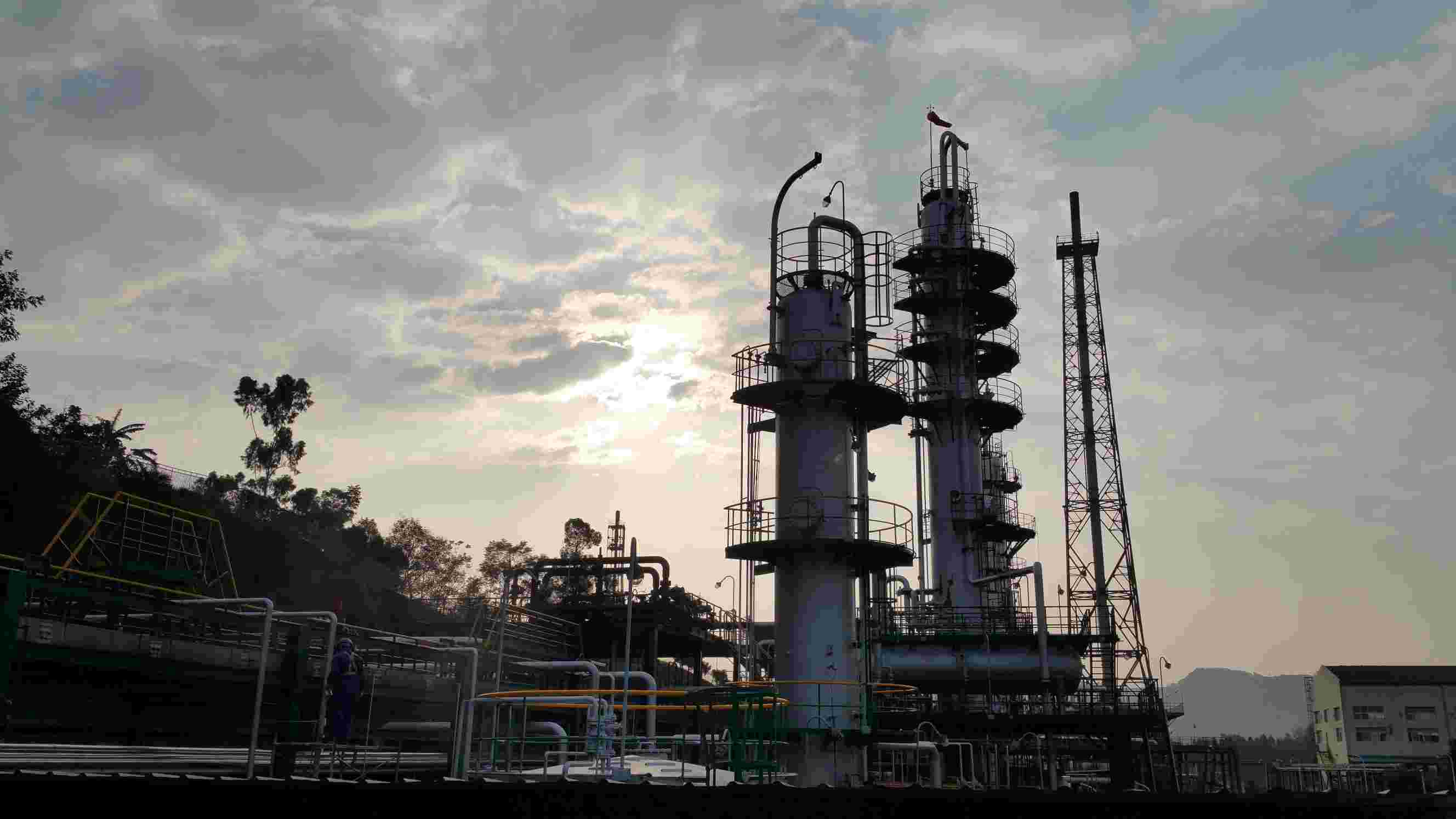 除銹困難的大型建筑應(yīng)選擇什么防腐涂料？