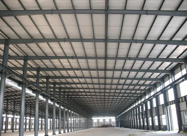鋼結(jié)構(gòu)廠房?jī)?nèi).jpg